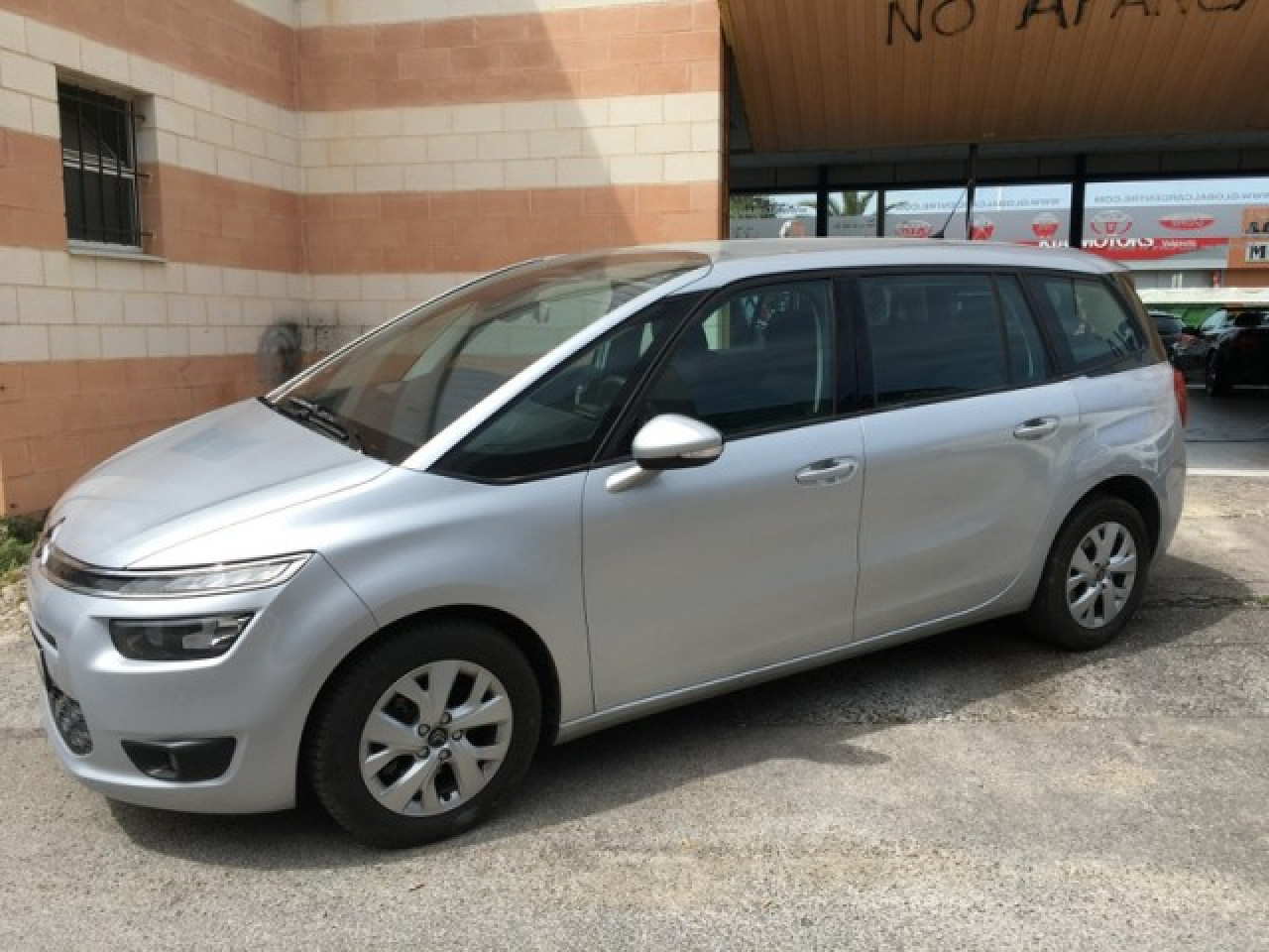 Citroen Grand C4 Picasso 1.6 Hdi Automatic People carrier Photo