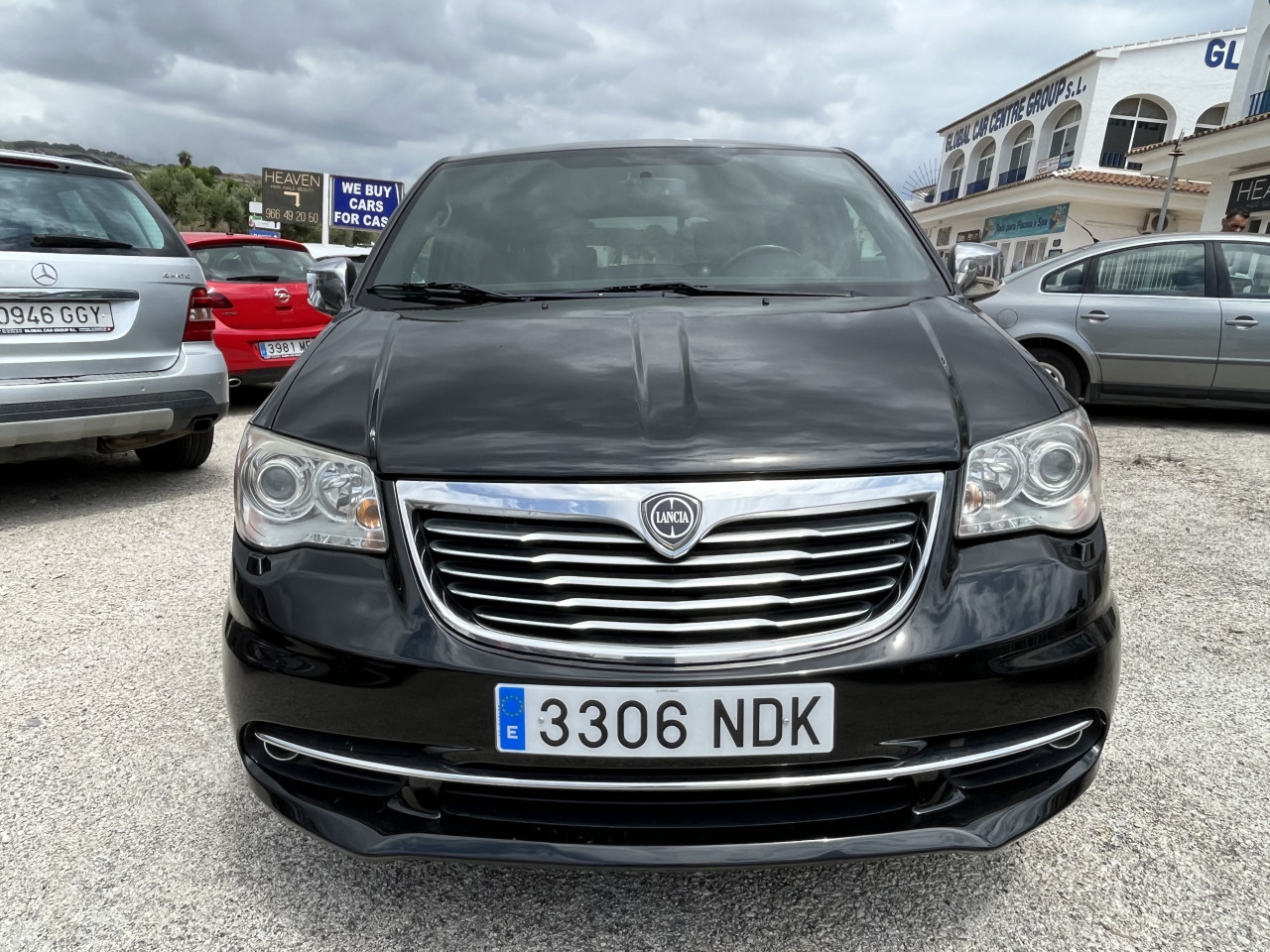 Lancia Grand Voyager 2.8 Crdi S Limited Edition Black Automático People carrier Foto
