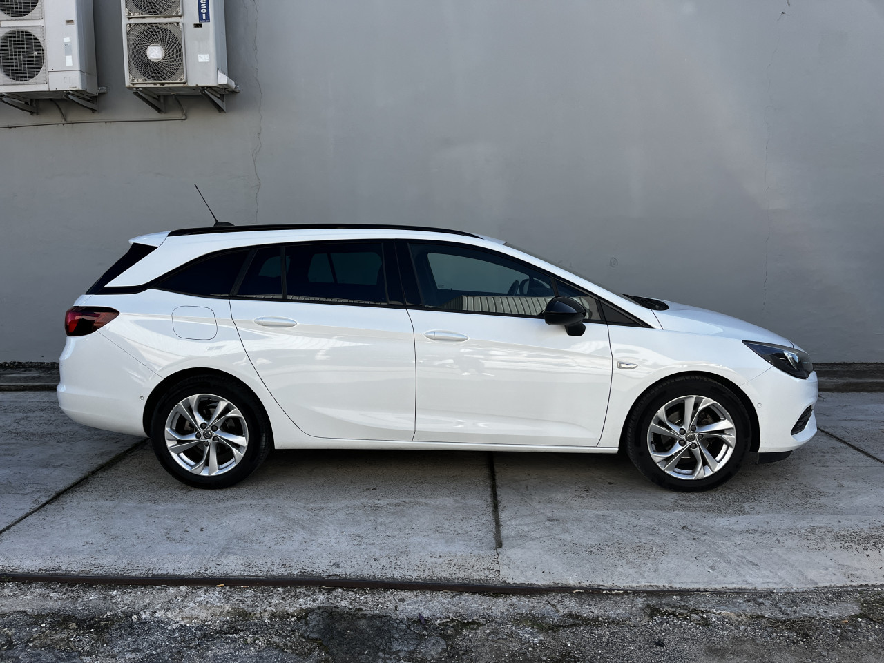 Opel Astra 1.4 Turbo Excellence Automatic Estate Photo