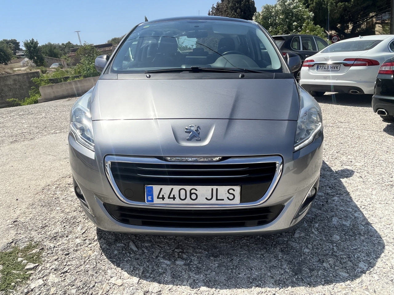 Peugeot 5008 1.6 Automatic People carrier Photo