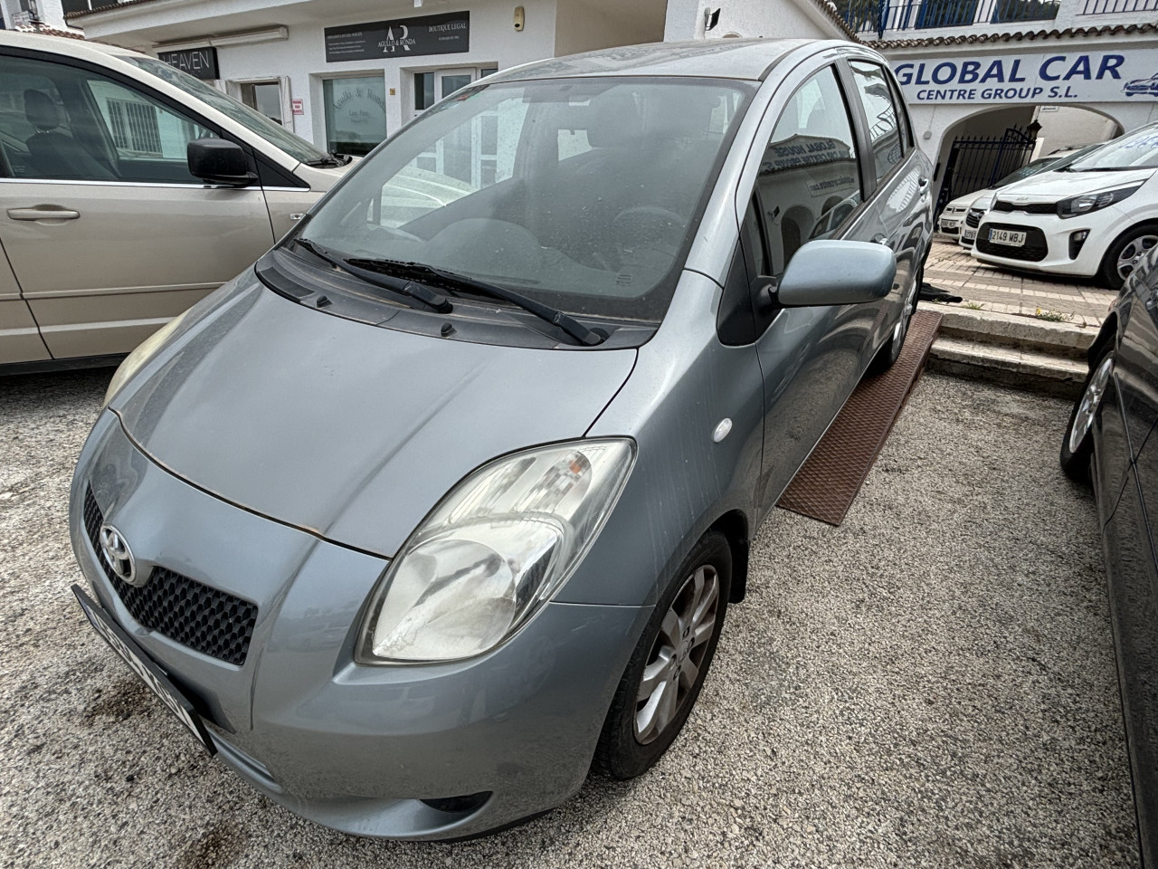 Toyota Yaris 1.3 Automatic Hatchback Photo