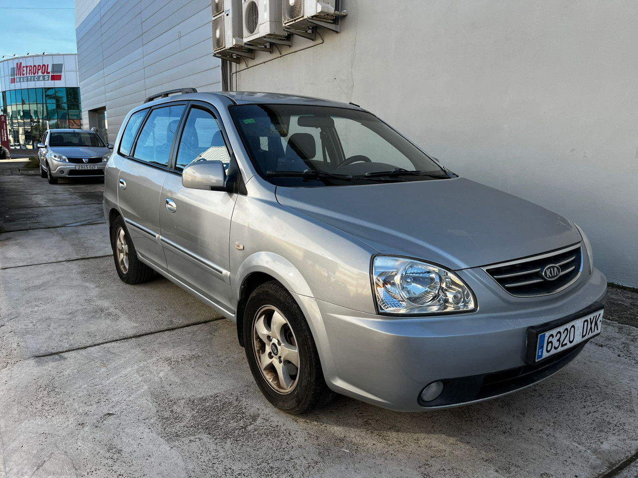 Kia Carens 2.0 D 6 Seater People carrier Photo