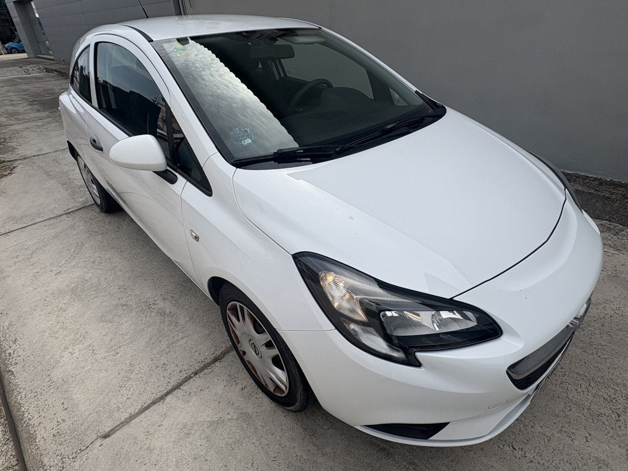Opel Corsa 1.4 Hatchback Photo