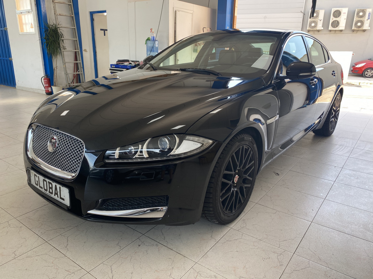 Jaguar 3.0 L V6 Premium Luxury Automatic Saloon