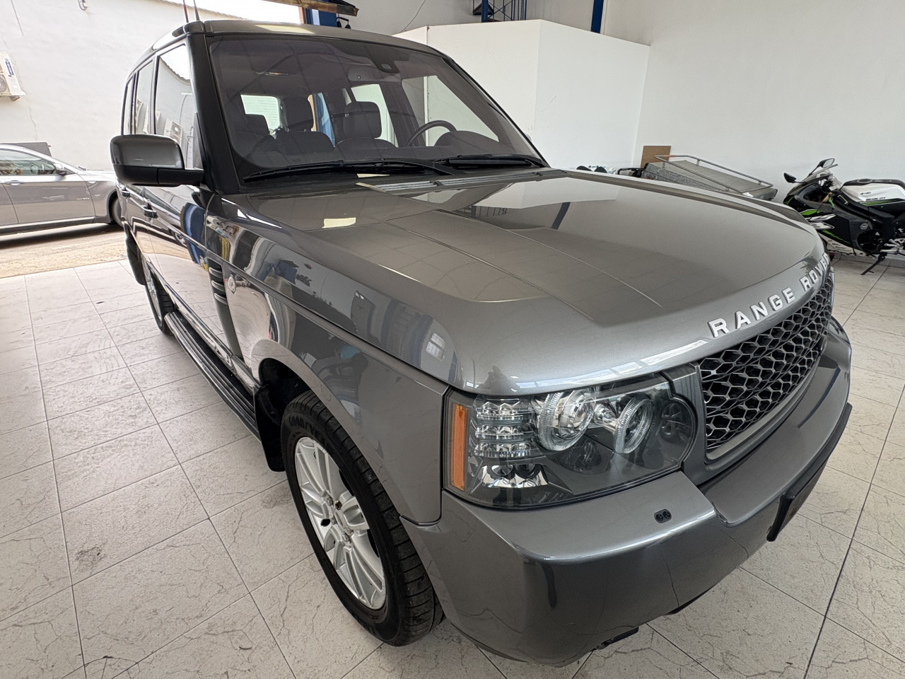 Land Rover Range Rover 5.0 V8 Hse Lwb Automatic 4x4